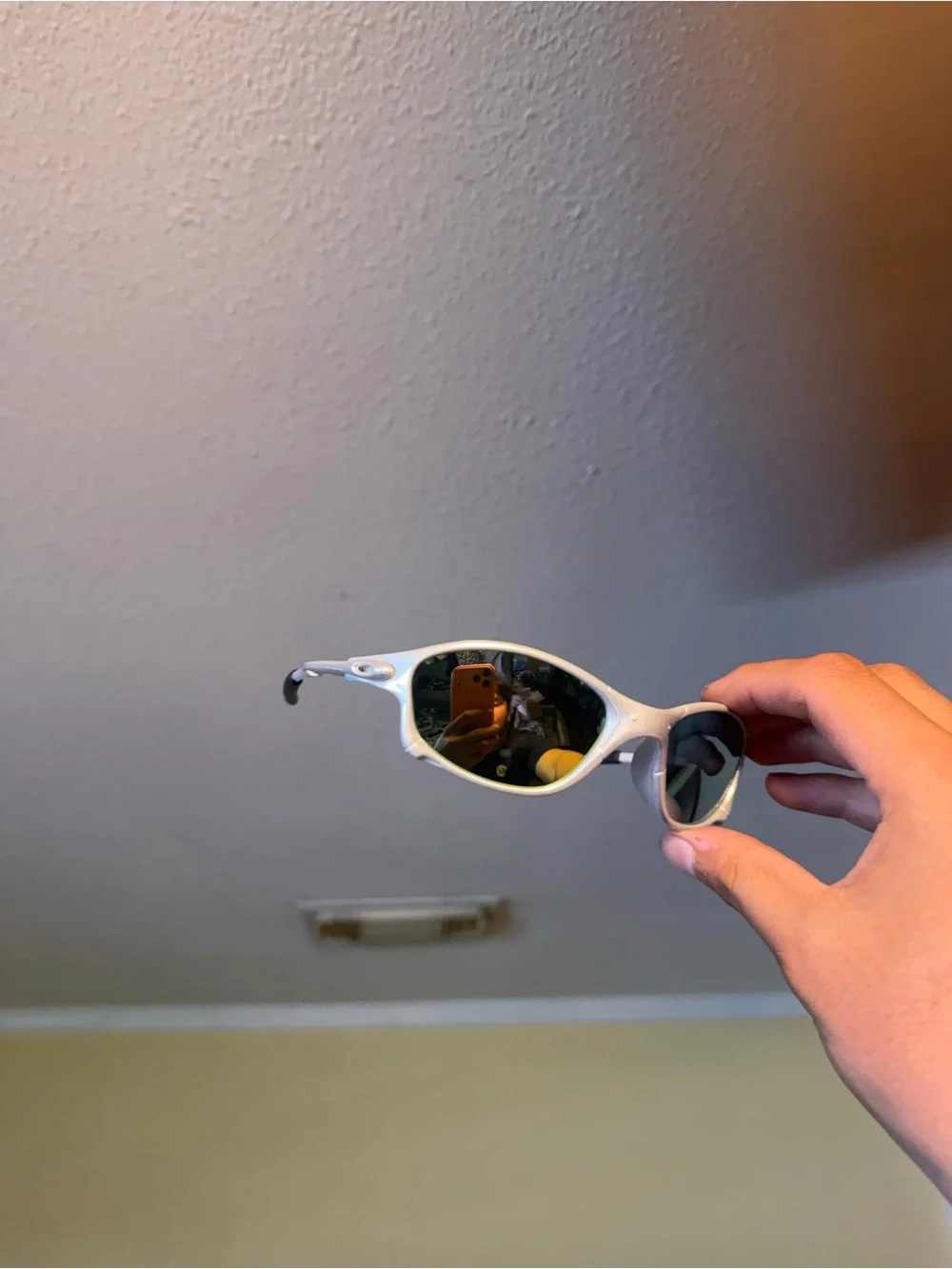 White Sport Sunglasses with Green Mirrored Lenses Oakleys